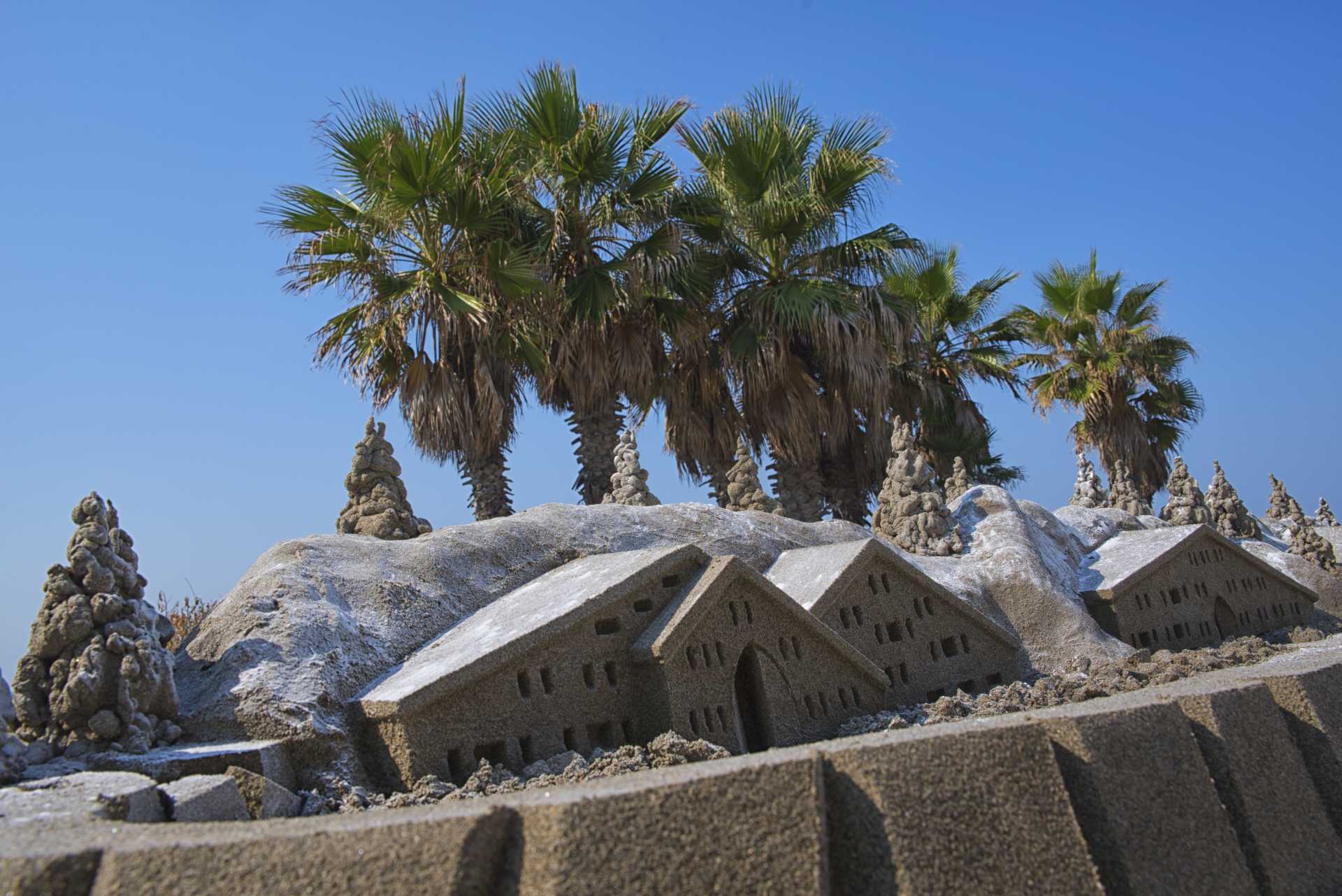 Tornano a Ostia le sculture di sabbia di Marek